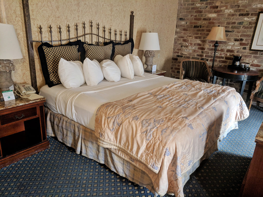 Bed and bedroom inside Place d'Armes