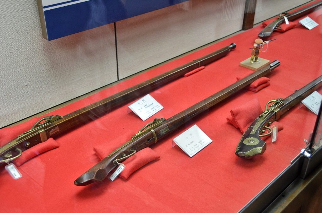 Gun exhibit inside the castle
