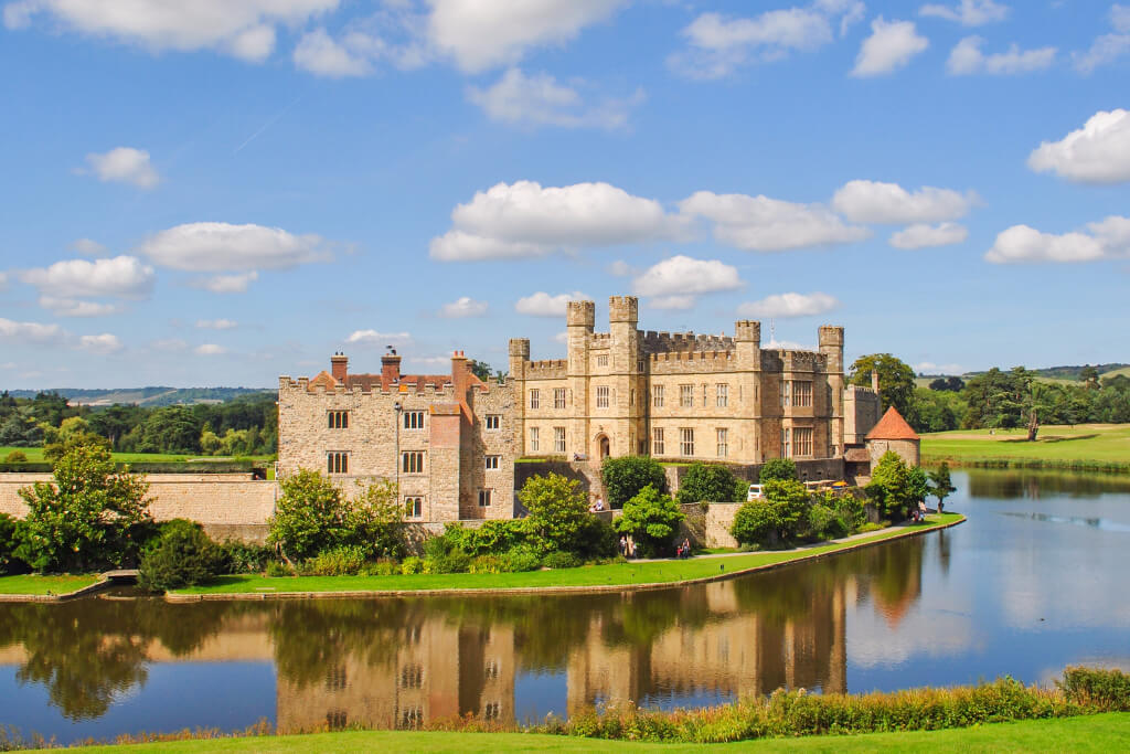 13-castles-near-london-that-will-make-your-fairytale-dreams-come-true